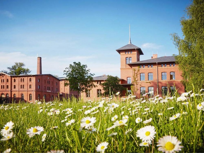 Unser Partnerhaus Landgut Stober in Nauen OT Groß Behnitz aktualisiert gerade seine Haus-Fotos. Bitte besuchen Sie uns in den kommenden Tagen erneut.